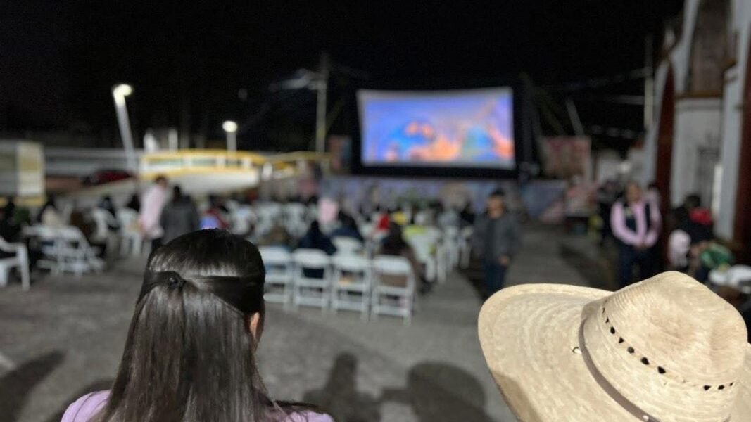 Amecameca lleva cine y diversión a Zoyatzingo con programa municipal
