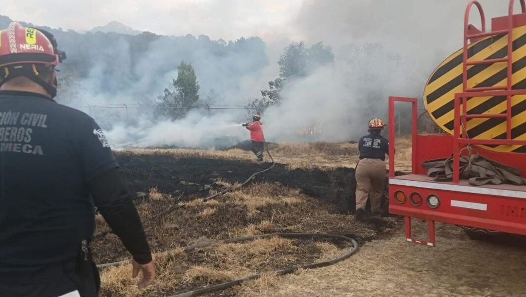 Bomberos controlan incendio en El Salto del Agua sin víctimas ni daños a bosques