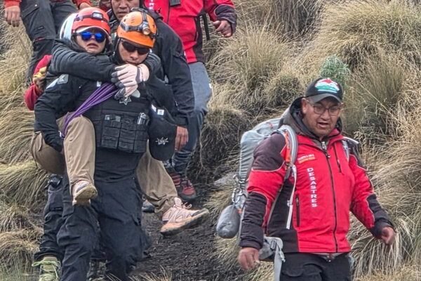 Rescatan a mujer lesionada en expedición por el Iztaccíhuatl
