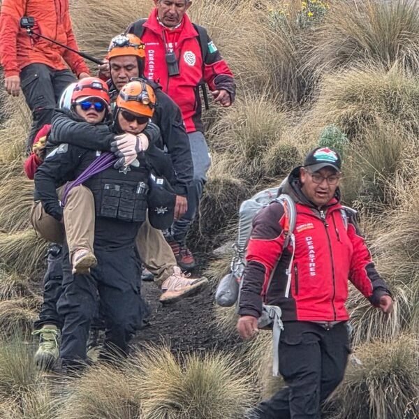 Rescatan a mujer lesionada en expedición por el Iztaccíhuatl