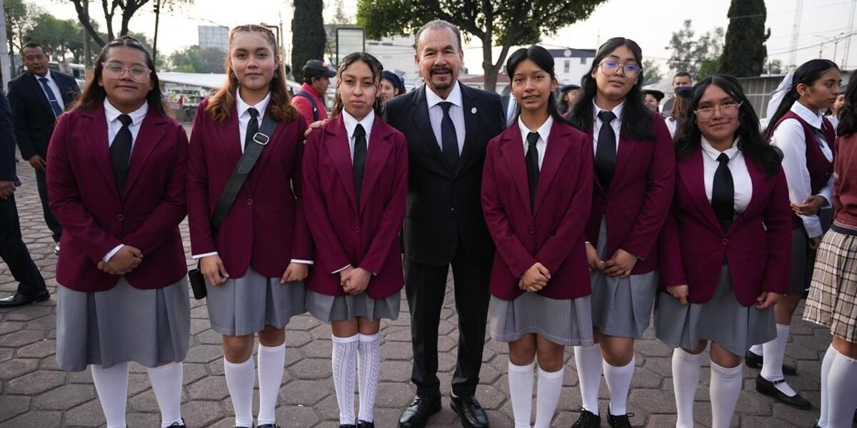 Atizapán fortalece valores cívicos en estudiantes con concurso de escoltas