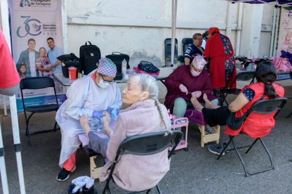 Atizapán lleva servicios municipales directo a las colonias