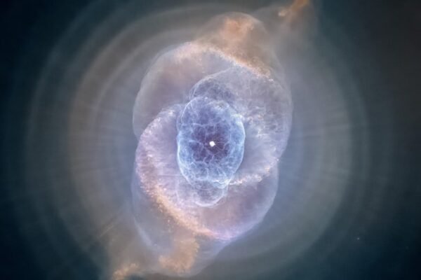 El viaje de un astrofísico mexicano que desentraña los secretos del cosmos