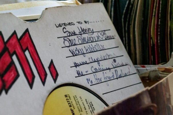 Voodoo: Una década de búsqueda sonora que desemboca en 'Fangs & Feathers'