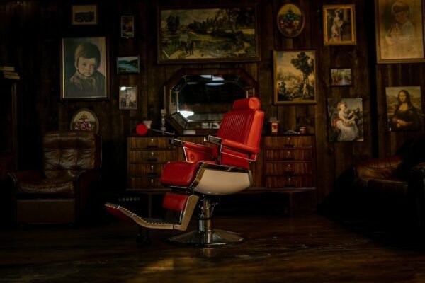 Pedro Friedeberg: el surrealista que convirtió las manos en poesía visual