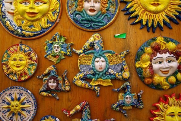 Pedro Friedeberg: El artista que desafió la austeridad con su universo ornamental