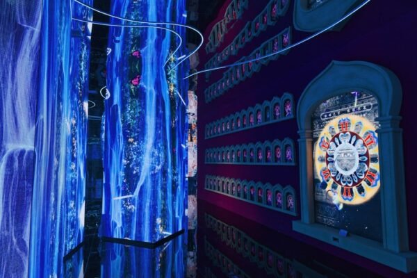 Iñárritu lleva la migración al cuerpo: una instalación que abraza el dolor ajeno