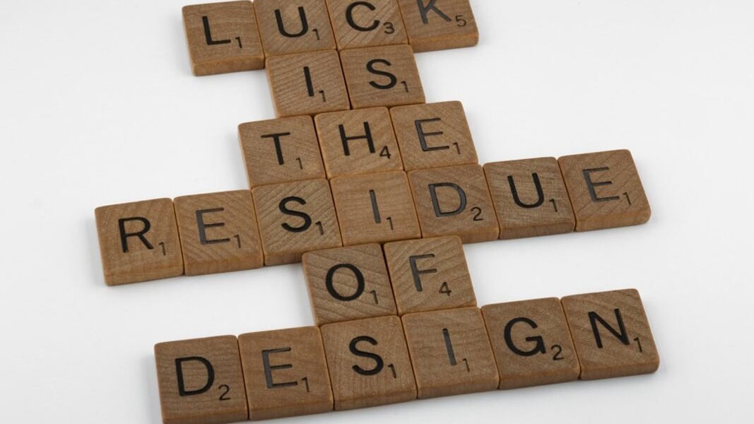 Cuando el lápiz se convierte en brújula: el diseño gráfico venezolano ante la encrucijada