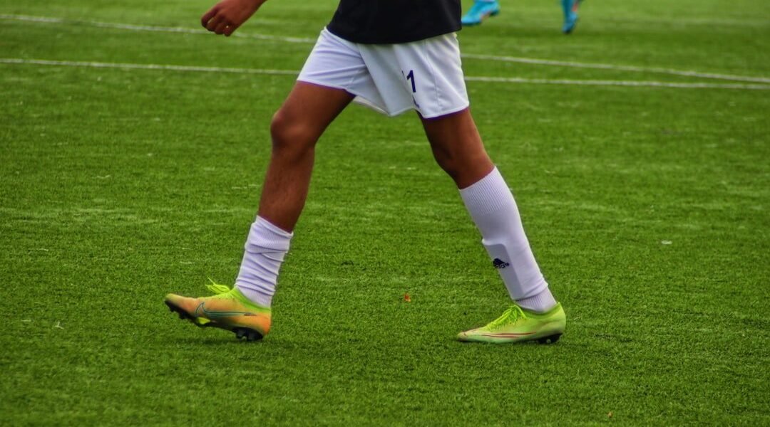 Quiñones resucita en Arabia: doblete que lo devuelve a la cima goleadora