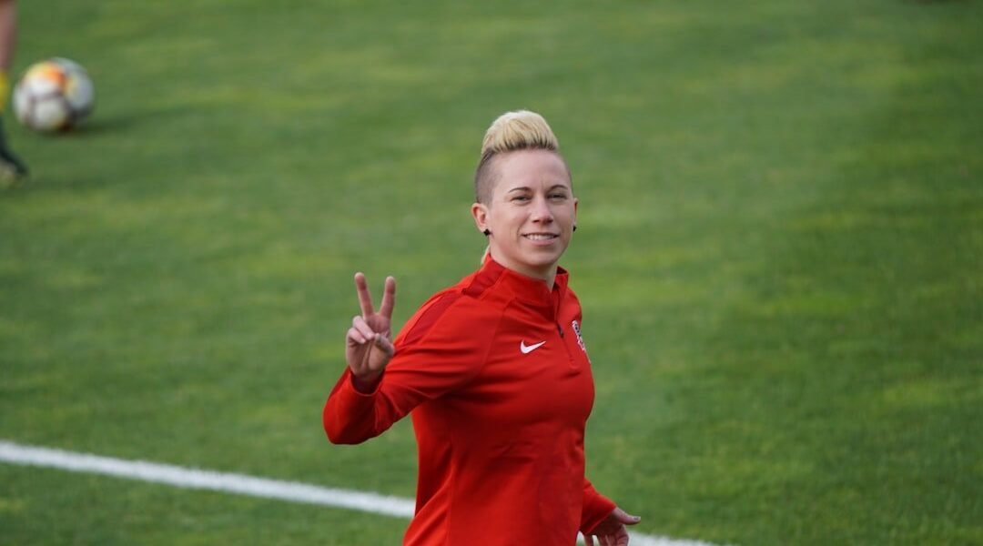 Zellyka Arce: cuando el bisturí descansa para atrapar sueños en la cancha