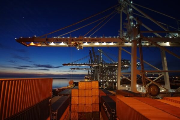 Aranceles de Trump sacuden el comercio mundial y despiertan alerta sobre burbujas financieras