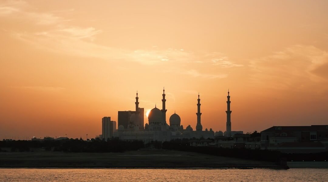 Tensiones en Oriente Medio disparan el precio del petróleo: ¿cuánto pagamos los latinoamericanos?