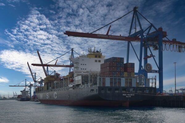 Cómo los conflictos globales encarecen tu canasta básica sin que lo notes