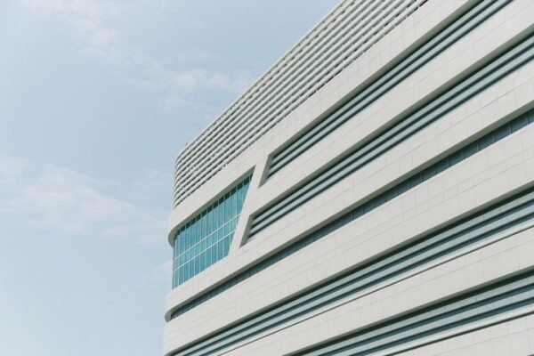 Las grandes empresas españolas cierran sus operaciones en Latinoamérica