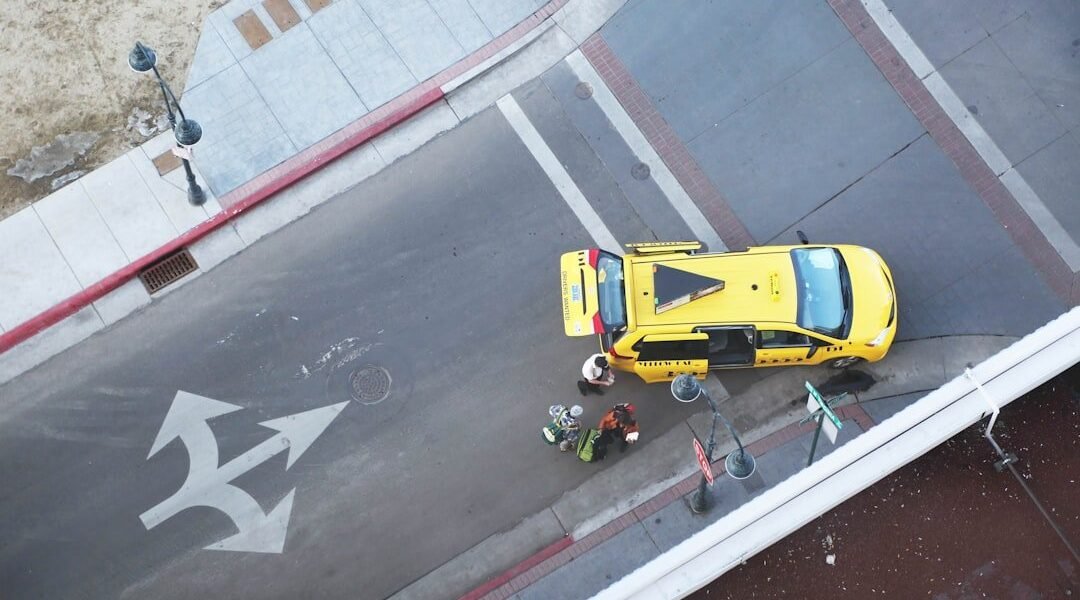 Aeropuertos: la batalla entre taxis tradicionales y plataformas digitales