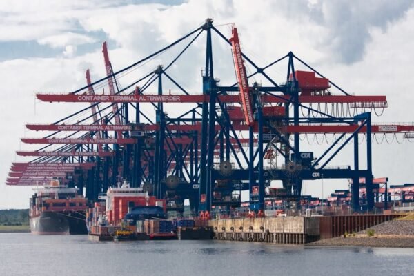 Rutas globales en crisis: cómo los conflictos geopolíticos encarecen tu canasta