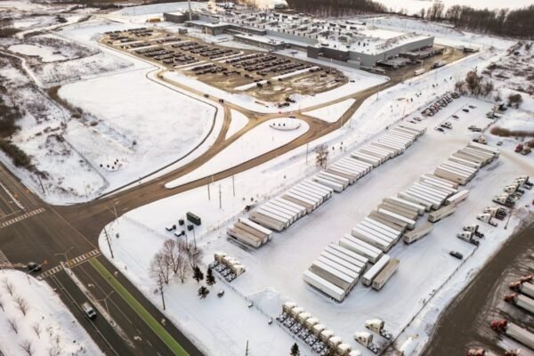 Pueblos olvidados se reinventan como centros de distribución