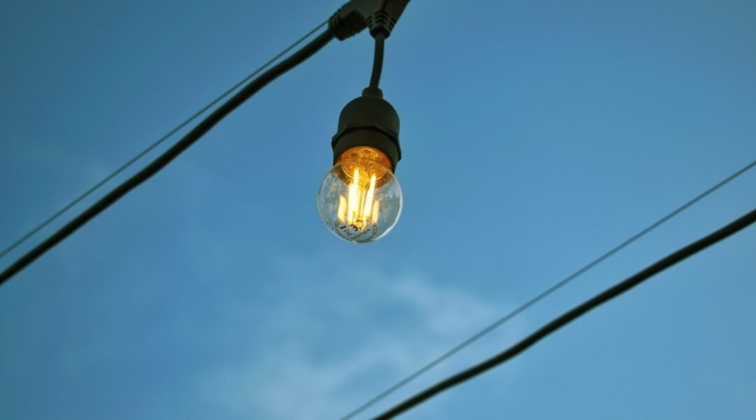 Cuba enfrenta colapso energético mientras negocia su futuro económico