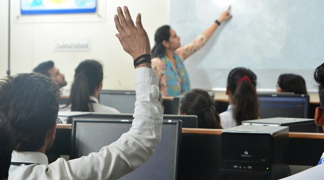 Pantallas en la escuela: el debate que México no puede eludir