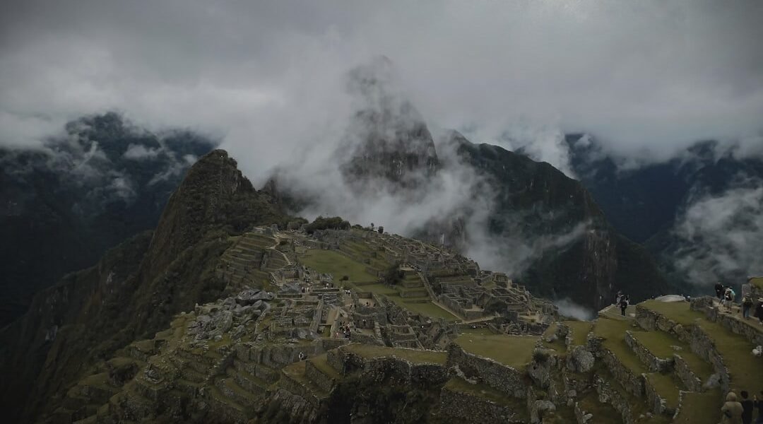 Presidente peruano bajo escrutinio por ley que favoreció a su hijo
