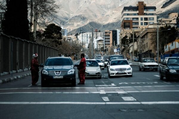 Irán en convulsión: celebraciones y duelo tras muerte del líder supremo