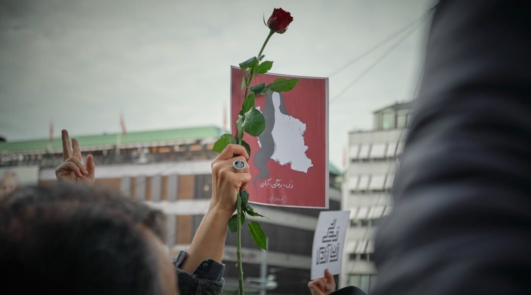 Irán en convulsión: muerte de líder supremo desata protestas y apagón digital