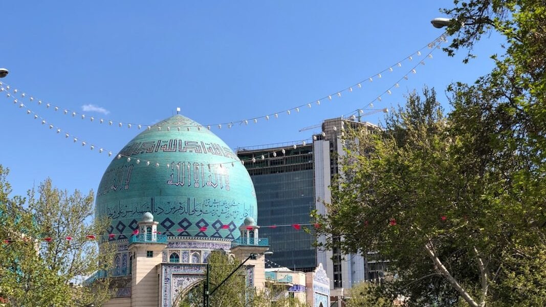 Irán bajo fuego: intensos bombardeos en Teherán marcan escalada regional