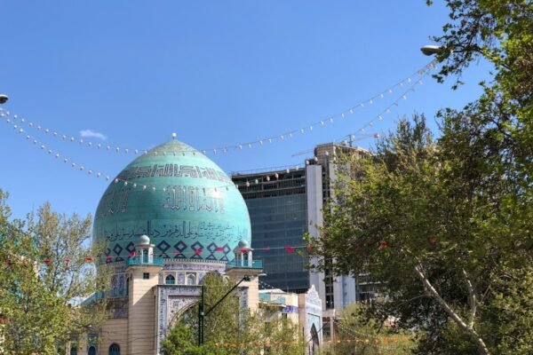 Irán bajo fuego: intensos bombardeos en Teherán marcan escalada regional