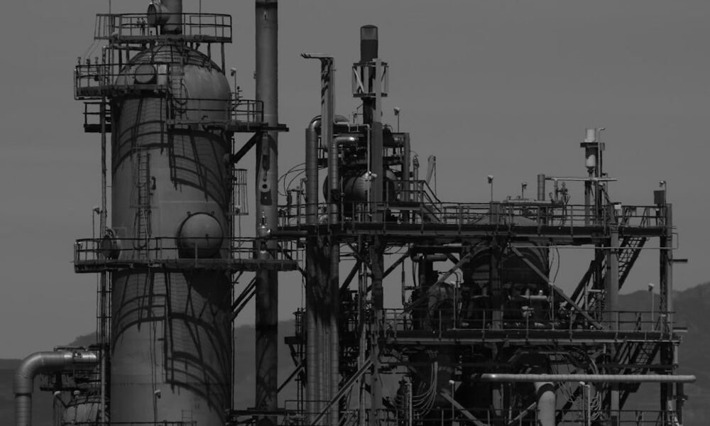 La AIE desata 400 millones de barriles: el mayor golpe a las reservas de petróleo