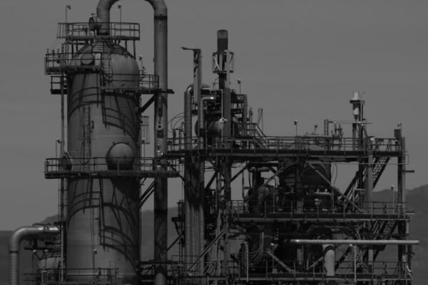 La AIE desata 400 millones de barriles: el mayor golpe a las reservas de petróleo