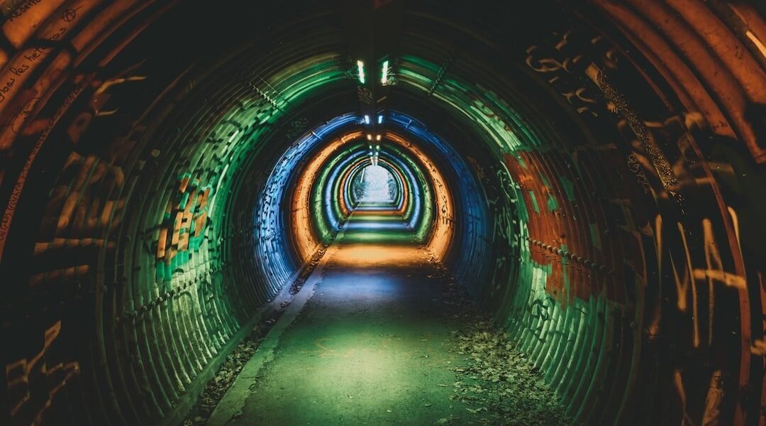 China construye un túnel submarino de 1,400 km que reducirá viajes a 40 minutos