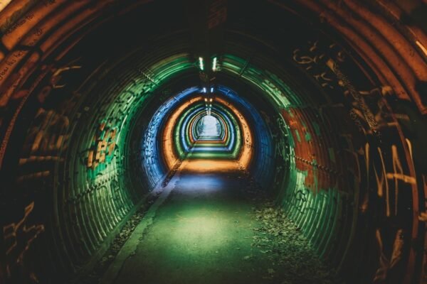 China construye un túnel submarino de 1,400 km que reducirá viajes a 40 minutos