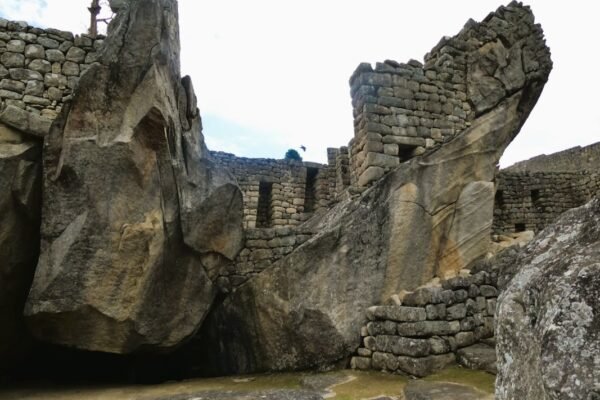 Perú enfrenta la paradoja turística: de la sobrecarga al colapso económico