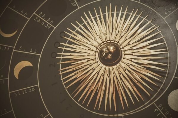 Astrología: qué espera tu signo zodiacal este viernes según expertos