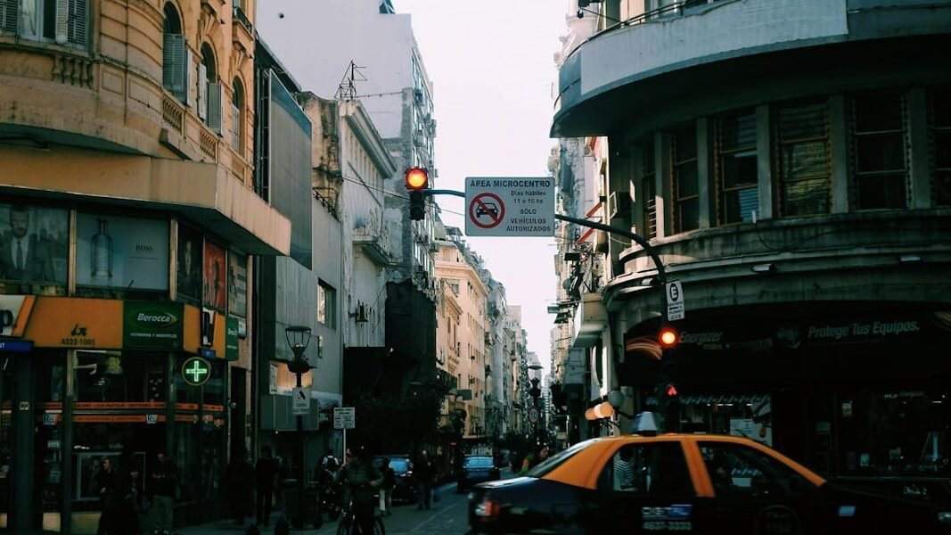 Buenos Aires y sus callejones históricos: cuando el espacio urbano cuenta historias