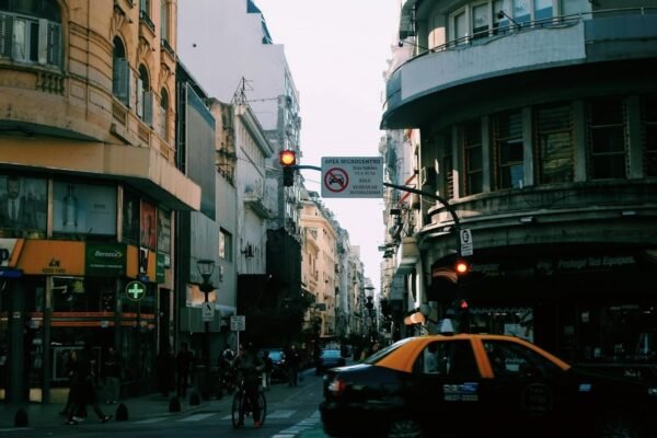 Buenos Aires y sus callejones históricos: cuando el espacio urbano cuenta historias