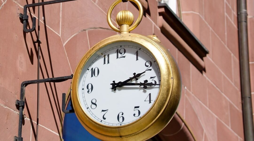 México mantiene horario de verano en frontera: la brújula horaria que divide al país