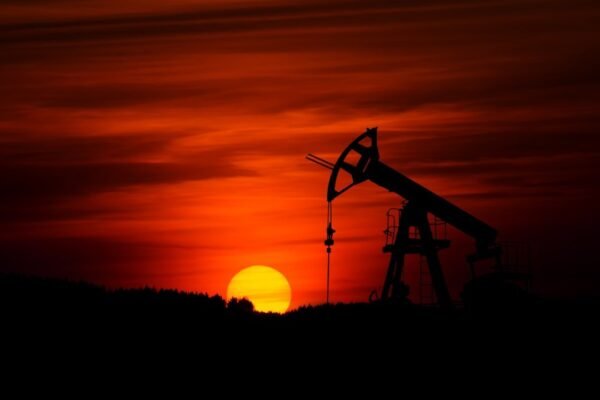 Tensión en Irán reaviva crisis energética global y golpea carteras latinoamericanas