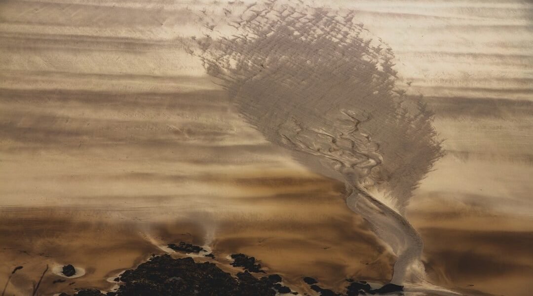 Tornados de fuego: la controvertida apuesta científica contra derrames petroleros