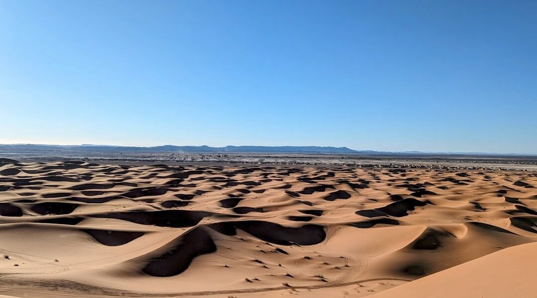 Desiertos solares: cómo China transforma áridos ecosistemas en generadores de energía limpia