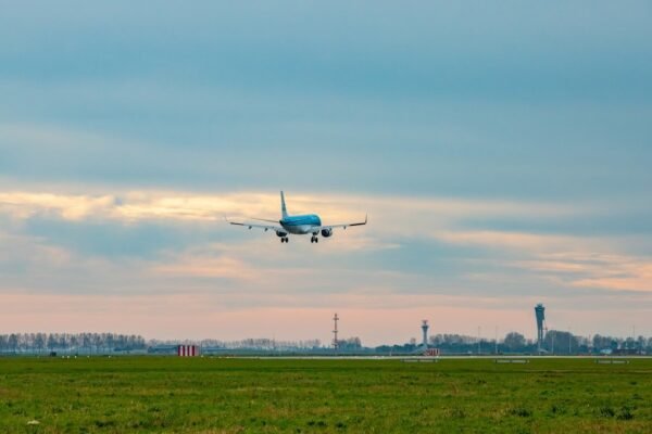 México apuesta por combustibles sostenibles para descarbonizar su aviación