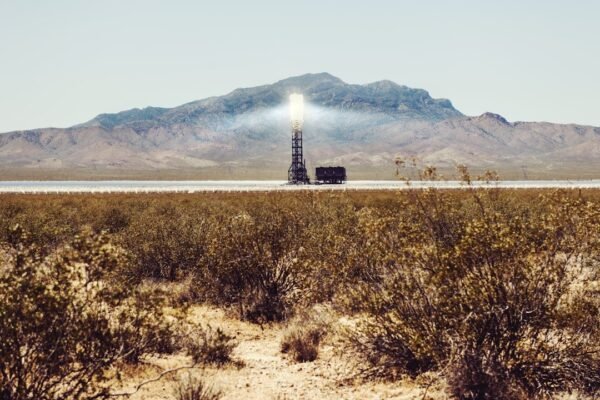 Paneles solares en desiertos: la lección de China para transformar ecosistemas áridos