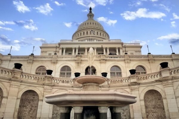 El Congreso estadounidense cede: ¿Quién controla realmente la guerra?