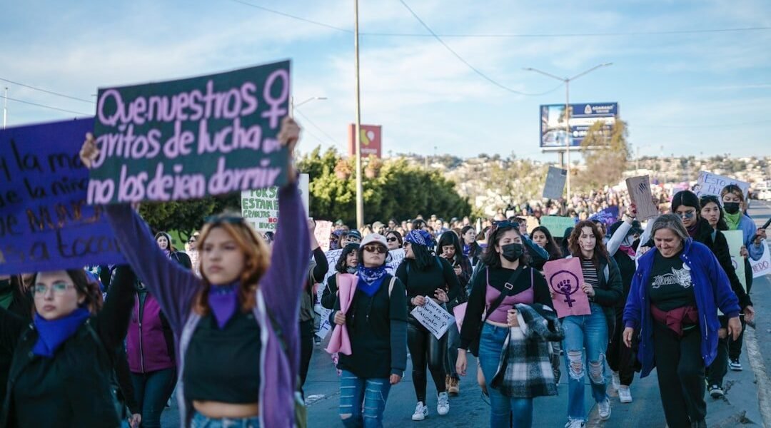 Policías sin armas en las calles: el dilema de la seguridad en el 8M