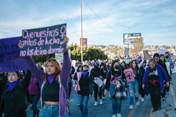 Policías sin armas en las calles: el dilema de la seguridad en el 8M