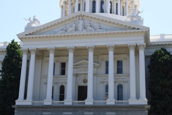 La fuga de autoridades: cuando los gobiernos locales se desmorona desde adentro