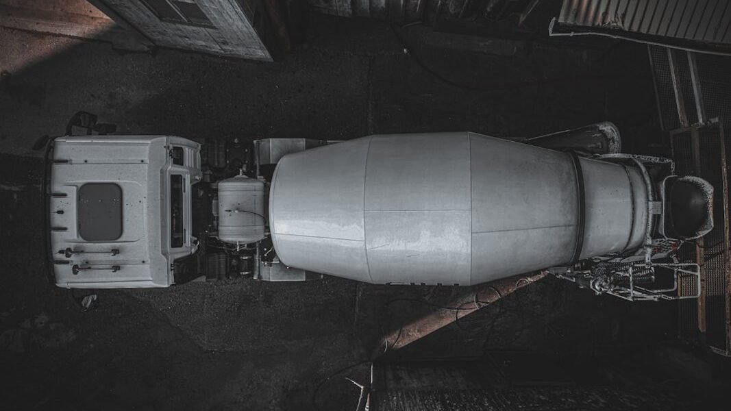 La ilusión del progreso: cuando los gobiernos eligen bombas sobre escuelas