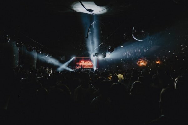 Shakira establece marca histórica en el Zócalo con multitud de 400 mil personas