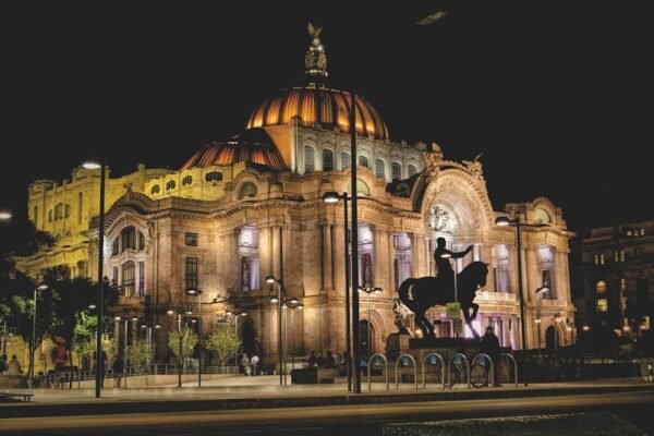 Zabaleta cuestiona prioridades: debate sobre eventos masivos en México