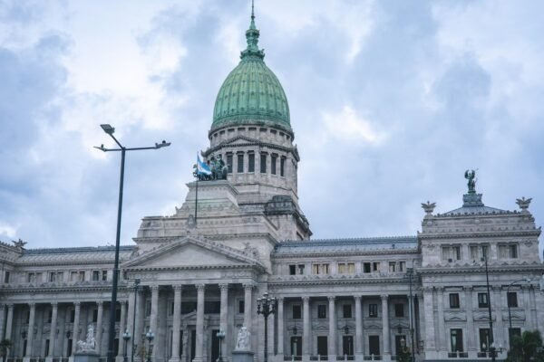 Ciudad de México suprime pensiones privilegiadas con voto unánime